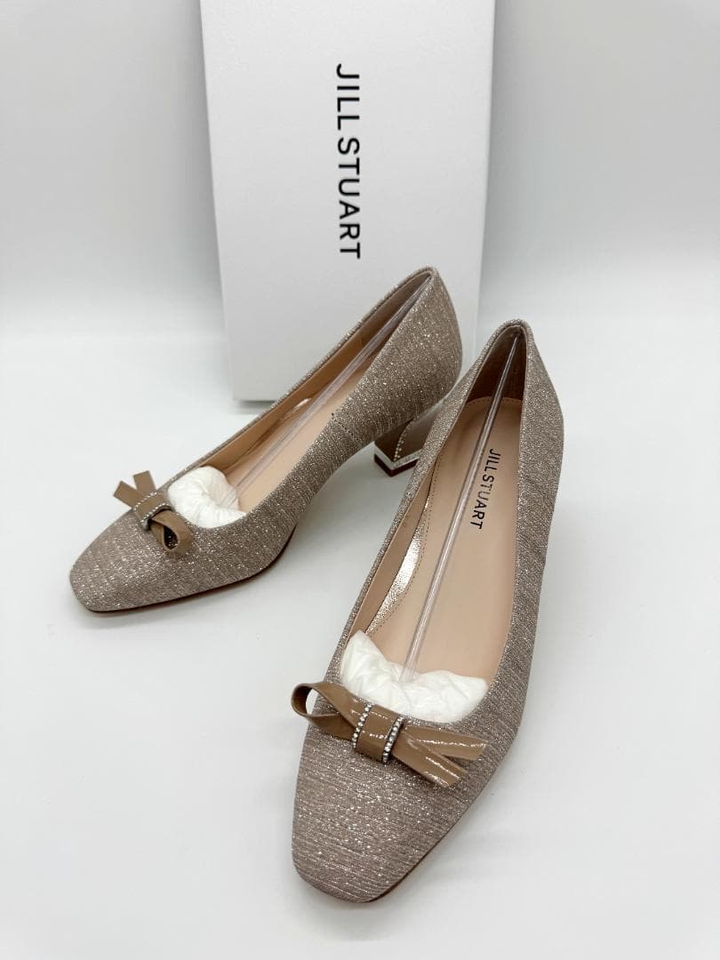 新品 ジルスチュアート リボン スクエアトゥ パンプス ゴールド 23.0cm