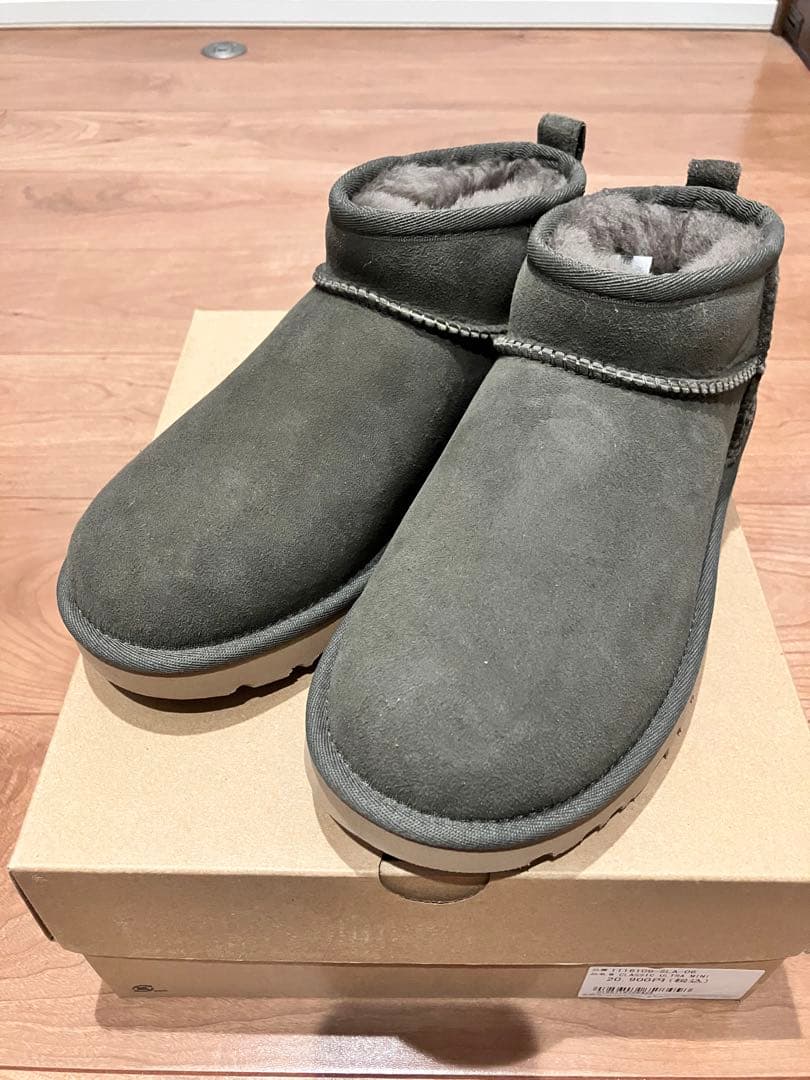 新品未使用 UGG クラシックウルトラミニ カーキ サイズ6