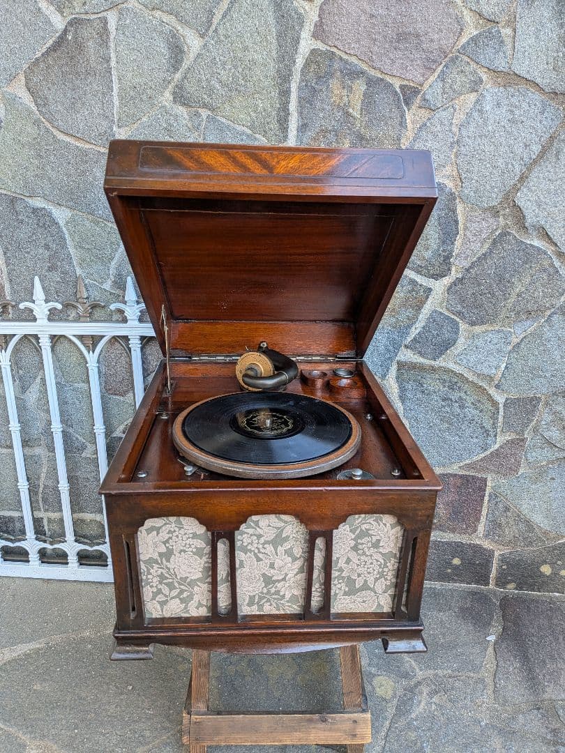 ヴィンテージ木製蓄音機