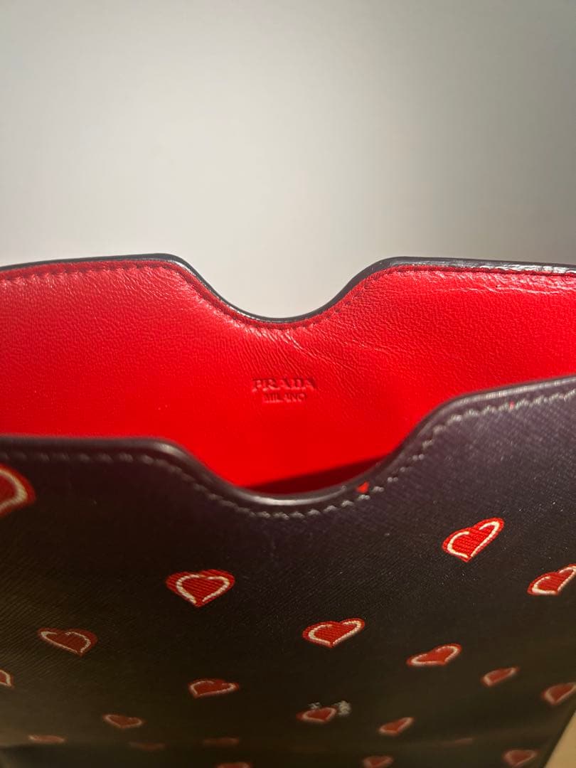 PRADA / プラダ iPADケース　レザーケース　ハート柄