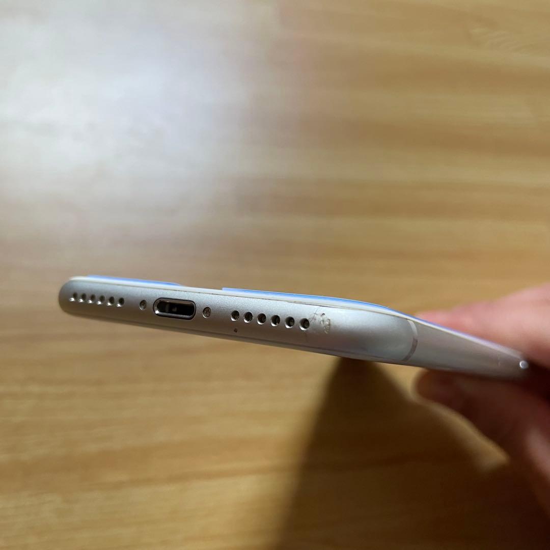 Apple iPhone 8 / 64GB / シルバー