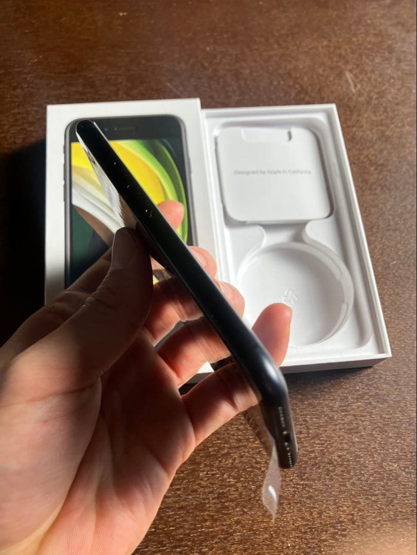 iPhone SE第2世代　SE2 ブラック　128GB SIMフリー 白ロム