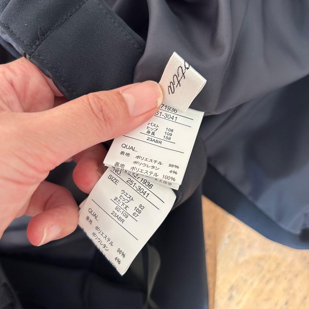 極美品！大きいサイズ23号Alottaネイビー　Vネックノーカラーパンツスーツ