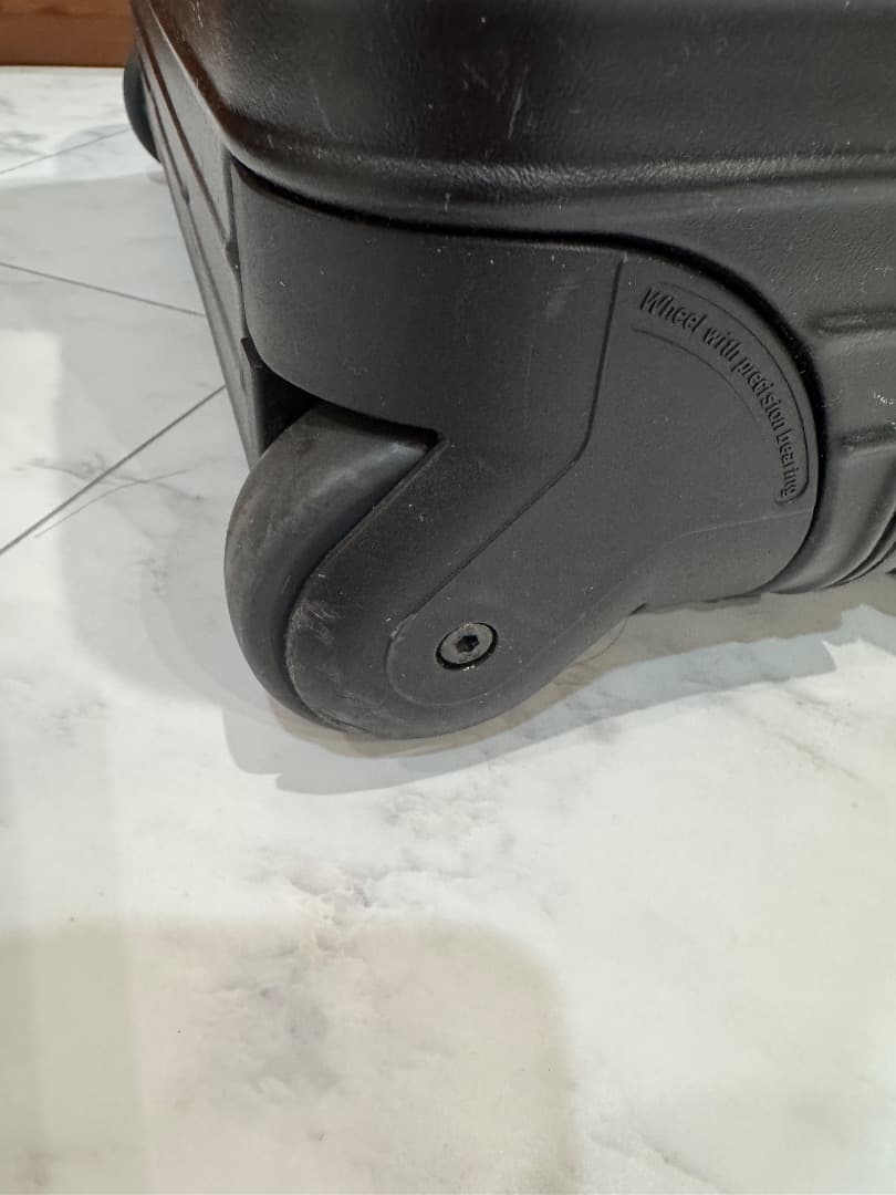 ビジネストローリー RIMOWA サルサ 黒 2輪 軽量 出張に良い機内持込可