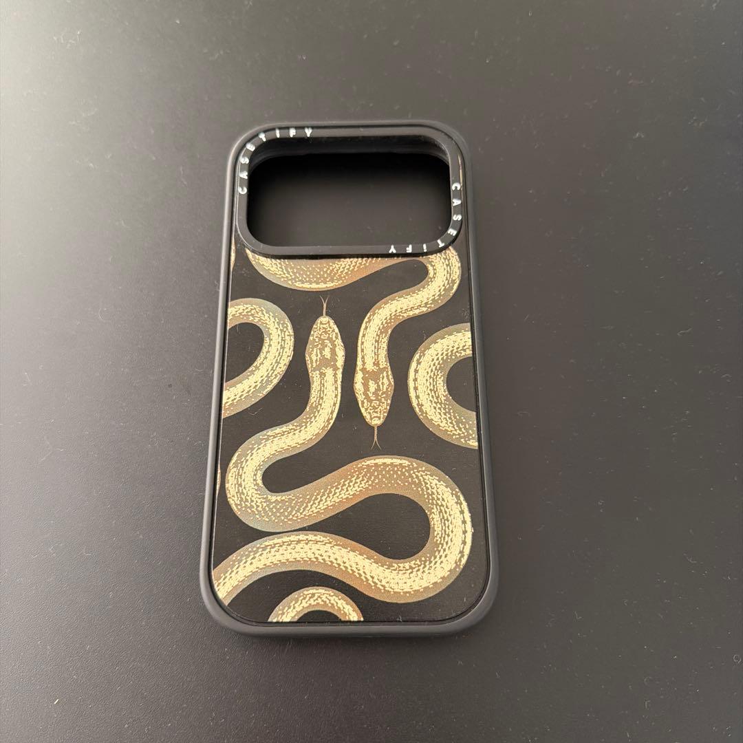 CASETiFY Gold Kingsnake MagSafe対応