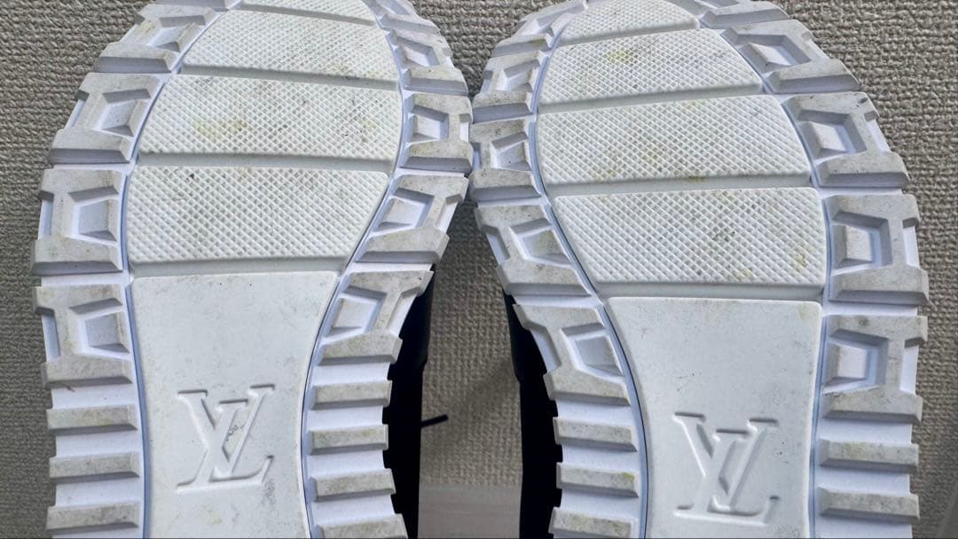 LOUIS VUITTON ブラック ランアウェイ・ライン スニーカー