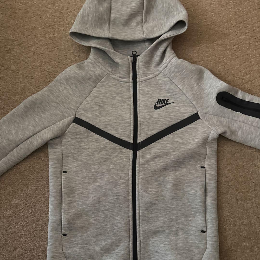 Nike テックフリースs 早い者勝ち‼️