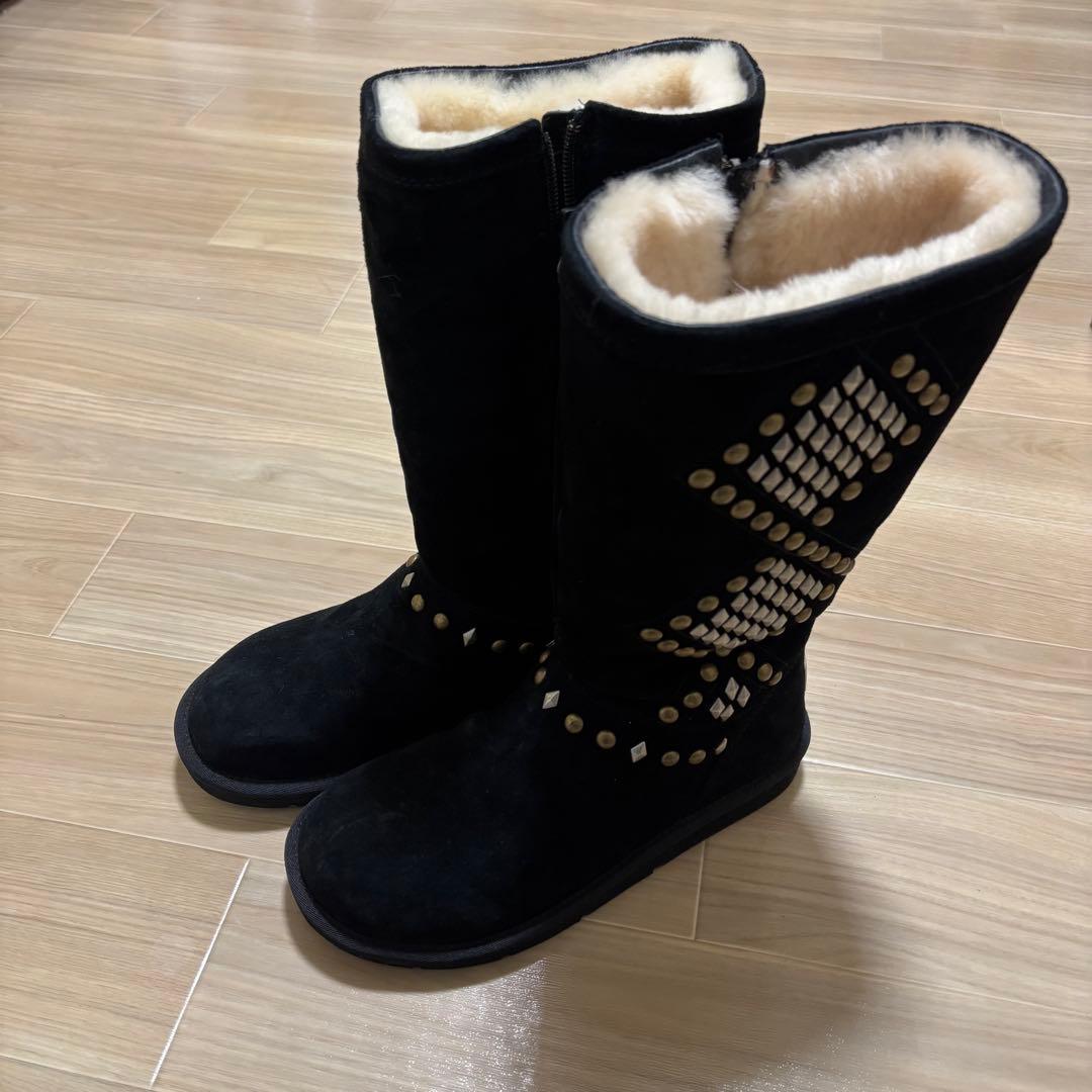 黒UGG ムートンブーツスタッズ装飾