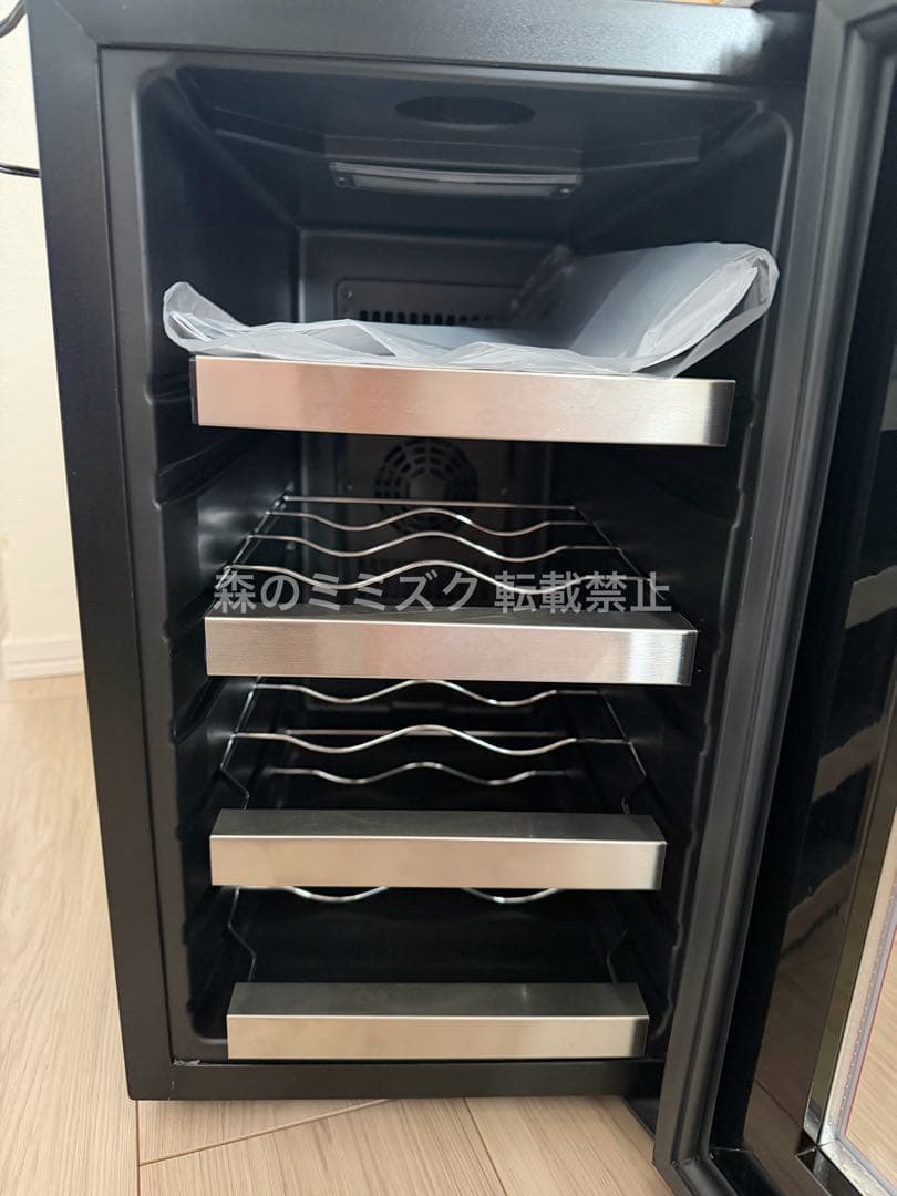 【生産完了品】デバイスタイル ペルチェ式ワインセラー レッド CE-8W 右開き