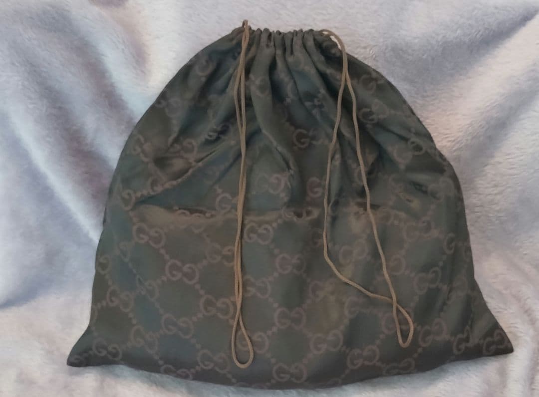 GUCCI　ボディーバッグGG シマレザー黒