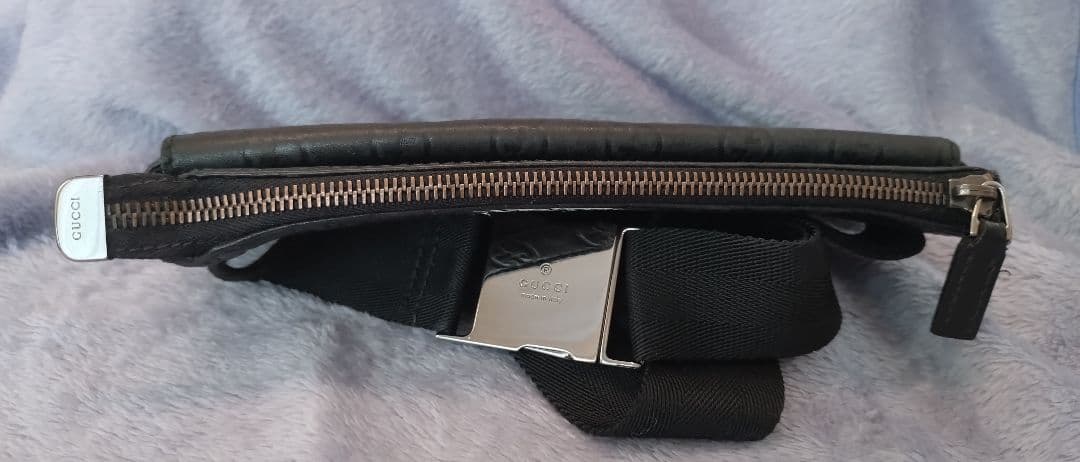 GUCCI　ボディーバッグGG シマレザー黒