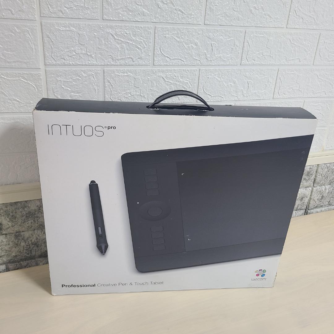 液タブ・ペンタブ Wacom Intuos Pro Medium PTH-651/K1