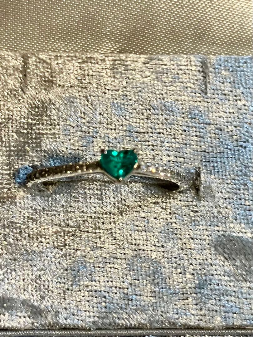 き*ん様 pt950コロンビア産エメラルドハート＆ダイヤリングです