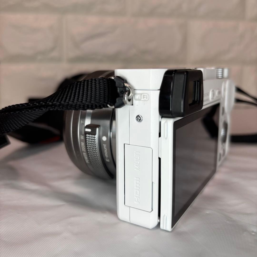 SONY α‬6000 ホワイト ミラーレス一眼 望遠レンズ付き