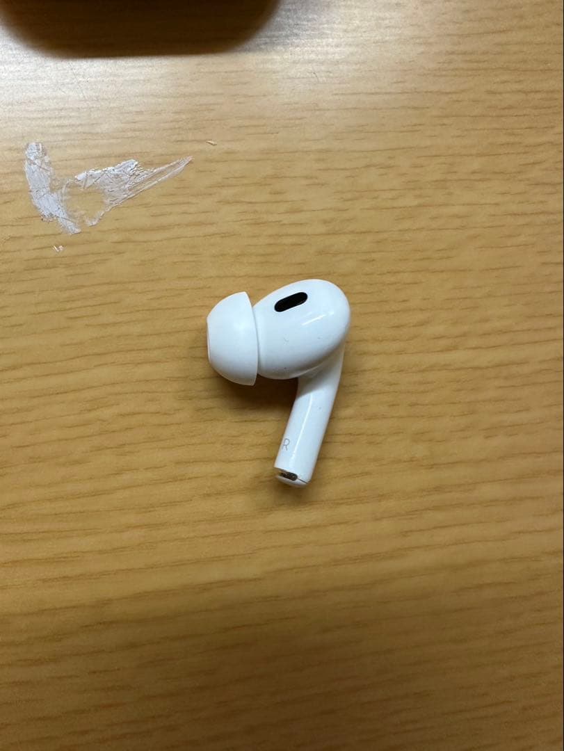AirPods Pro 第2世代本体 ホワイト 充電ケース付き右耳値下げ交渉可能