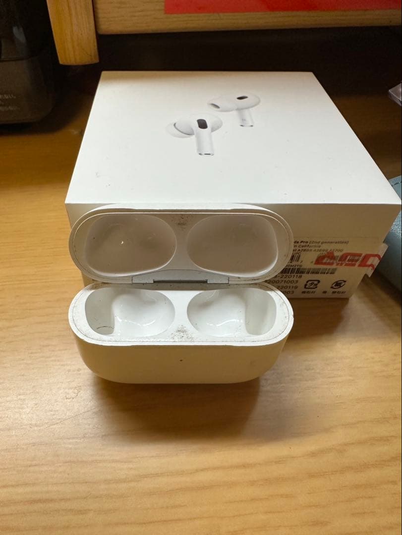 AirPods Pro 第2世代本体 ホワイト 充電ケース付き右耳値下げ交渉可能