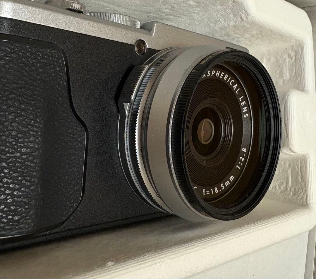 【限定値引】Fujifilm X70 コンパクトデジタルカメラ 備品付 匿名配送