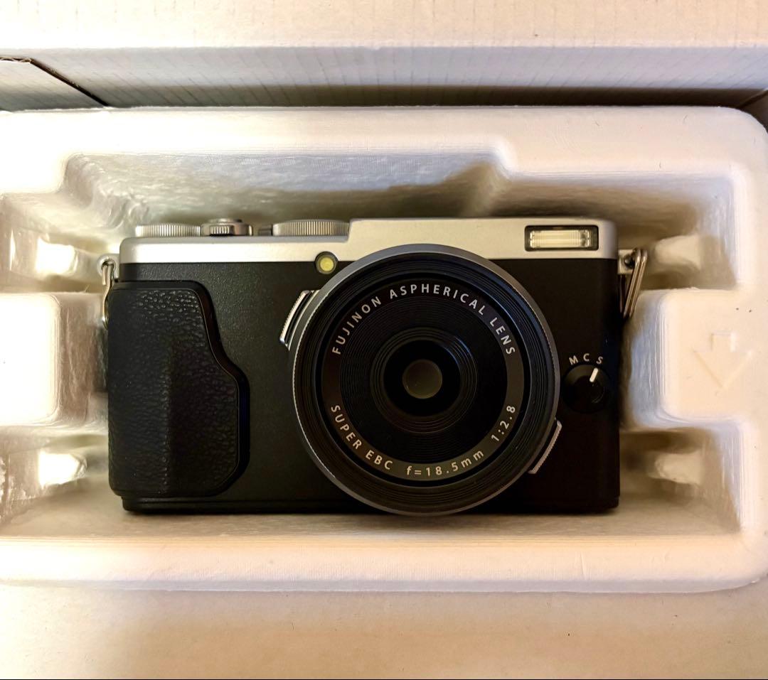 【限定値引】Fujifilm X70 コンパクトデジタルカメラ 備品付 匿名配送