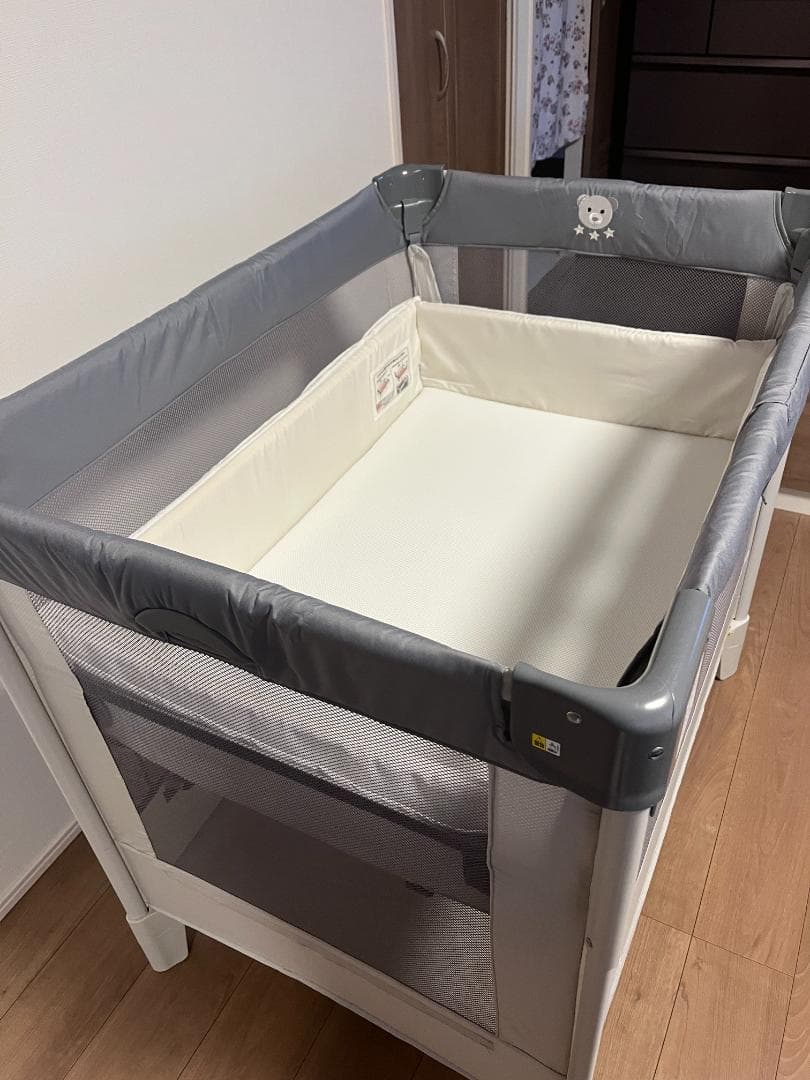 アップリカ　ココネルエアーAB　ベビーベッド
