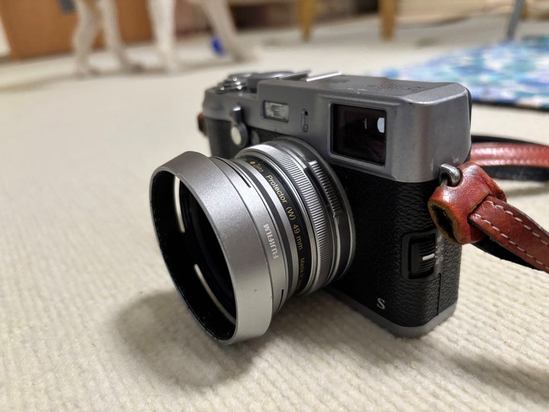 【値下げ相談可・良品・革ケース付】FUJIFILM X100Sデジタルカメラ