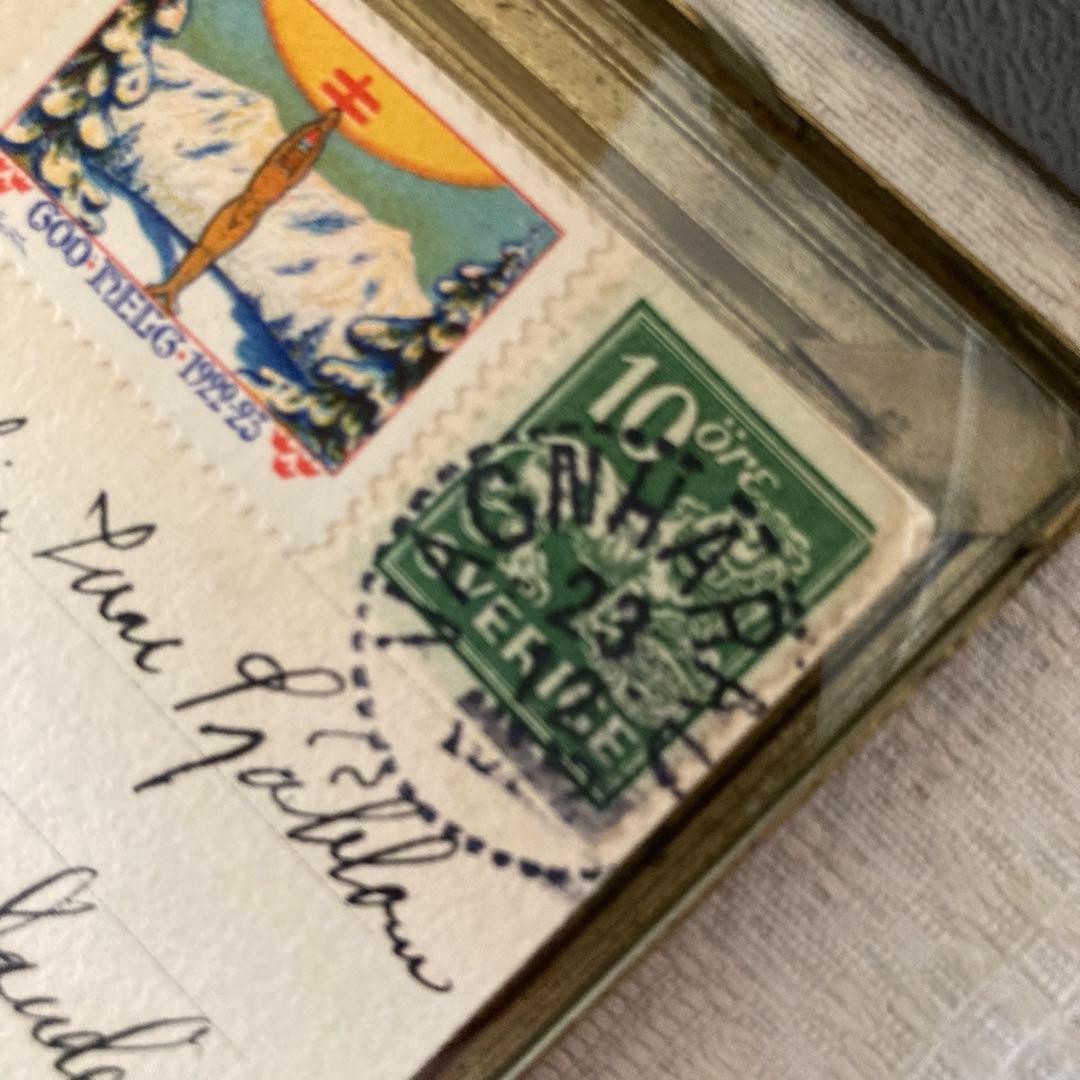 繊細な装飾が美しいアンティークフレーム（1922年BIRGITミニカード入り）