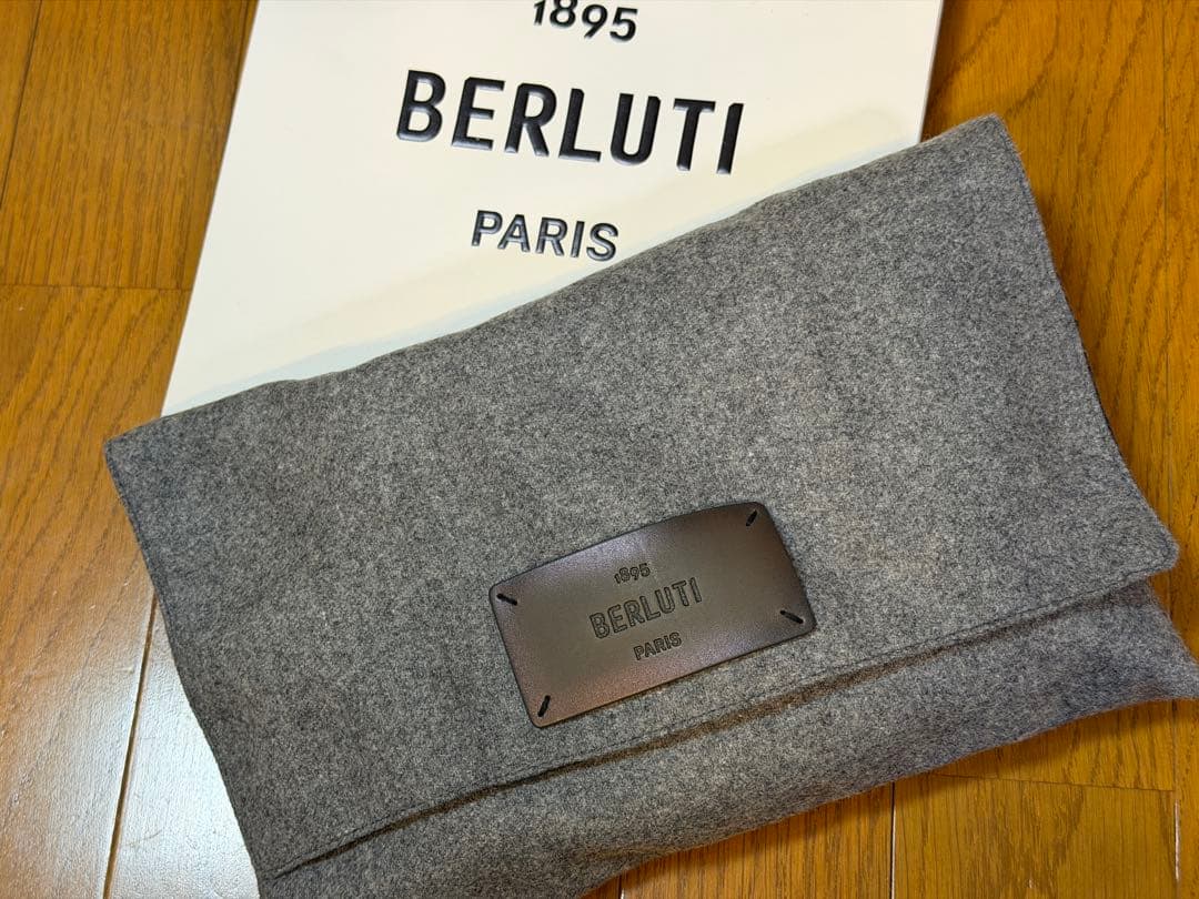 BERLUTIベルルッティカリグラフィスマホケースiPhone15PROMAX