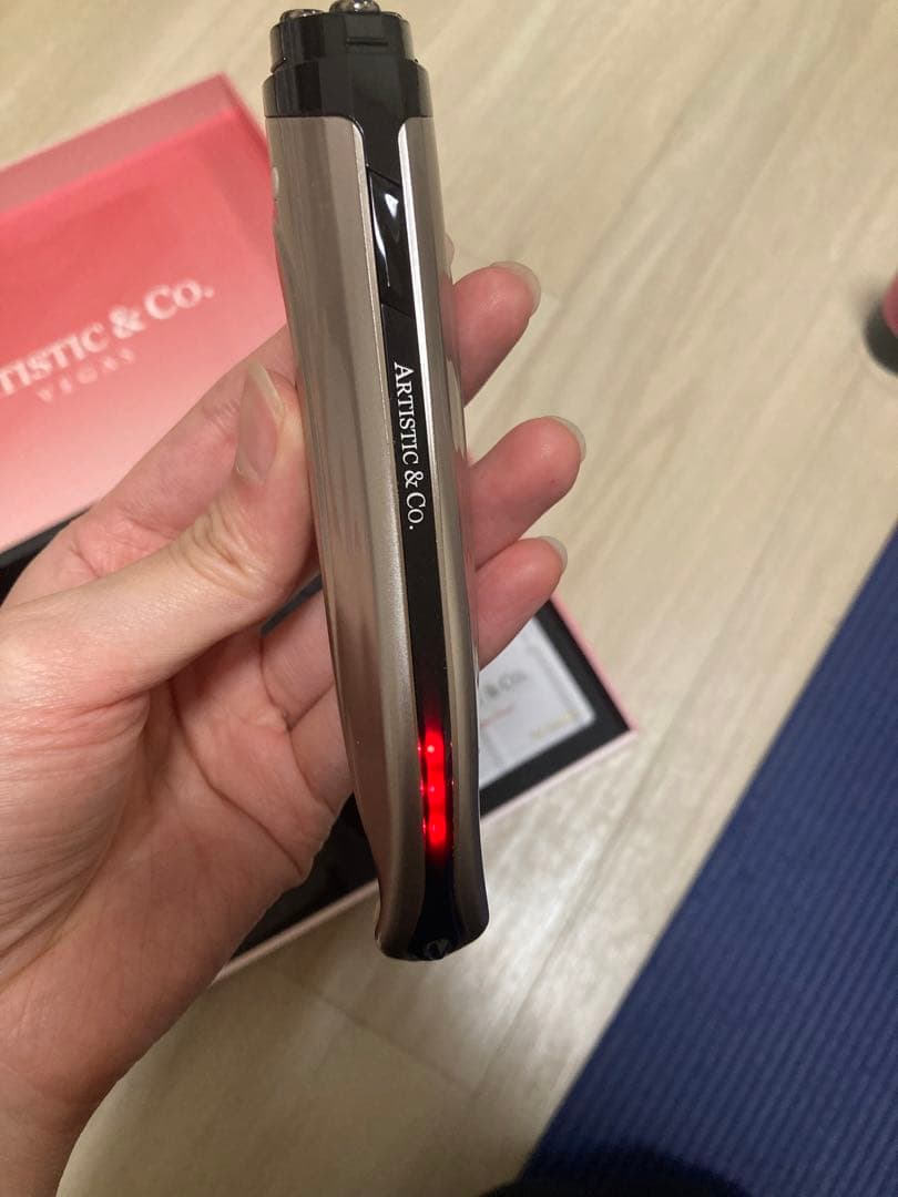 ARTISTIC & CO. 美顔器