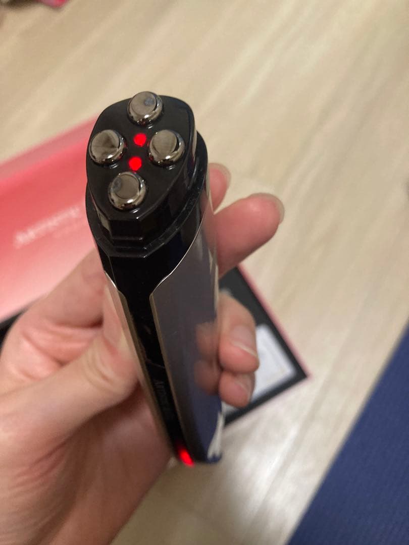 ARTISTIC & CO. 美顔器