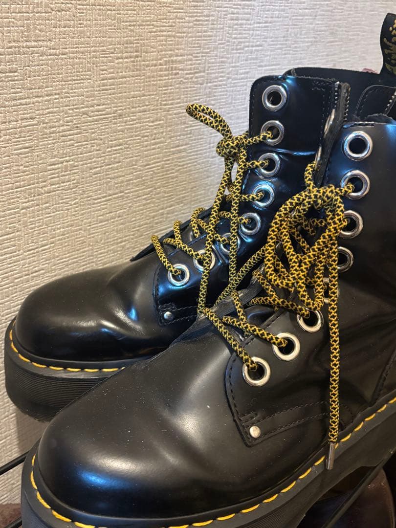 Dr.Martensの厚底ブーツ