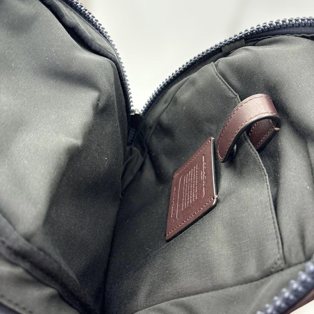 美品コーチ　ボディバッグ　ワンショルダー　ブラウン　ネイビー　レザー