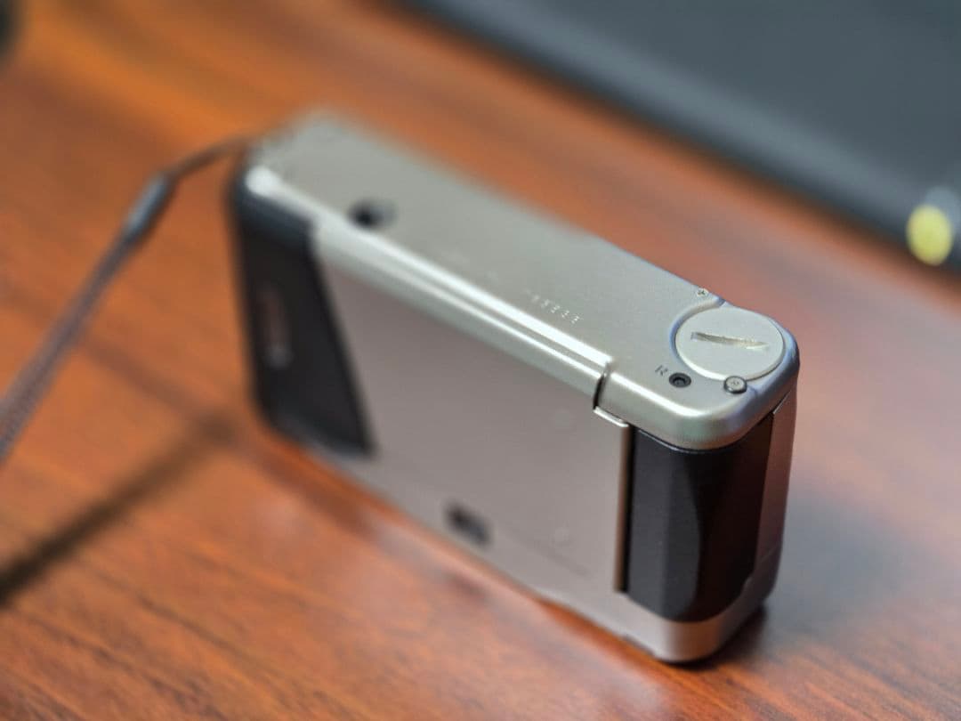 CONTAX T2 コンパクトフィルムカメラ チタンシルバー