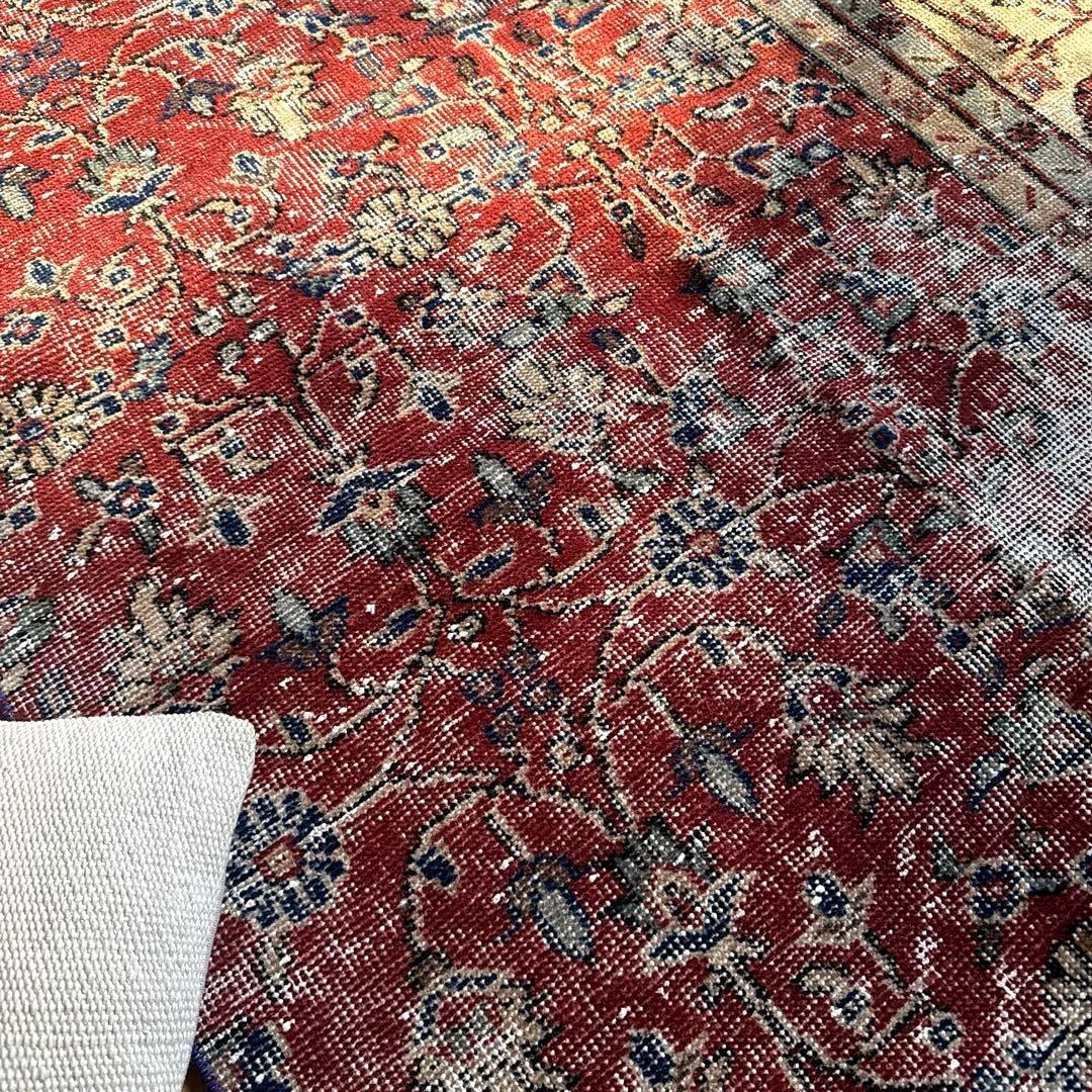 104×154 深みある赤色のボタニカル柄　擦れシャビー　トルコヴィンテージラグ