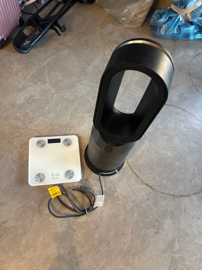 Dyson （リモコン無し）、体組成計　セット売り