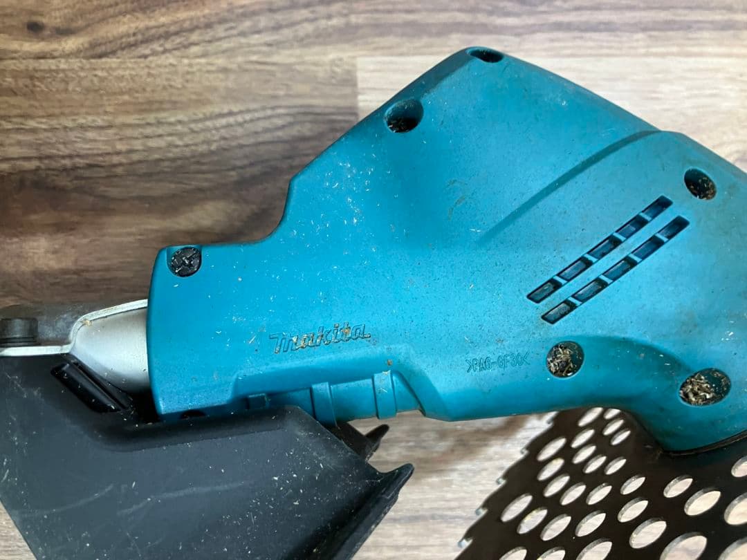 【makita　充電式草刈り機】MUR182UD　充電器付