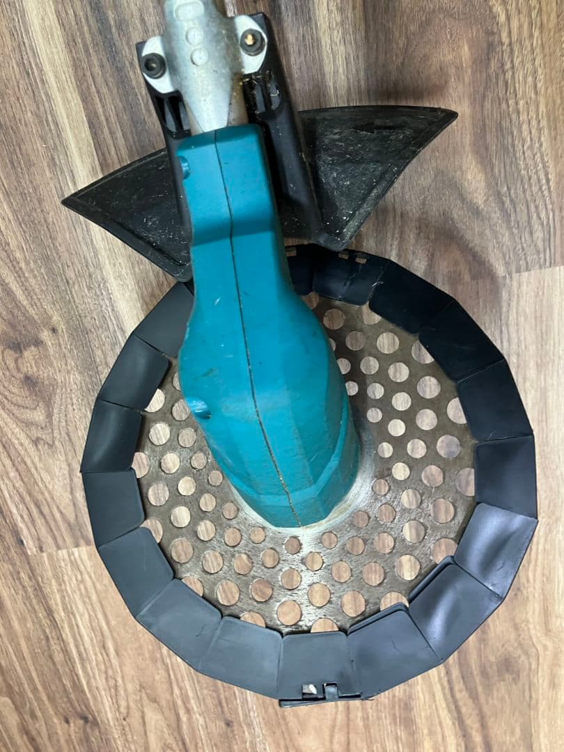 【makita　充電式草刈り機】MUR182UD　充電器付