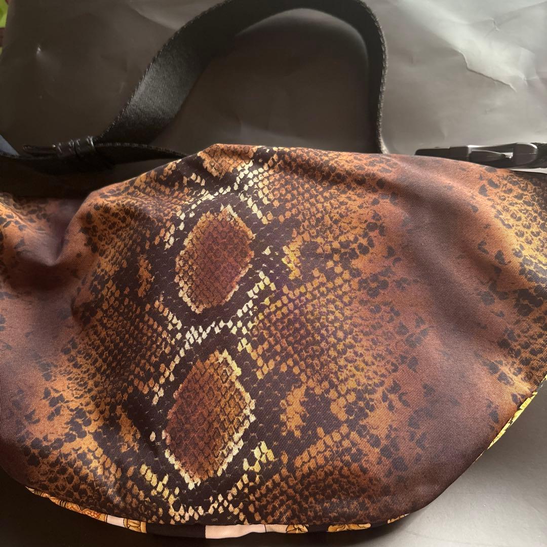 VERSACE ボディバッグ・ウエストポーチ