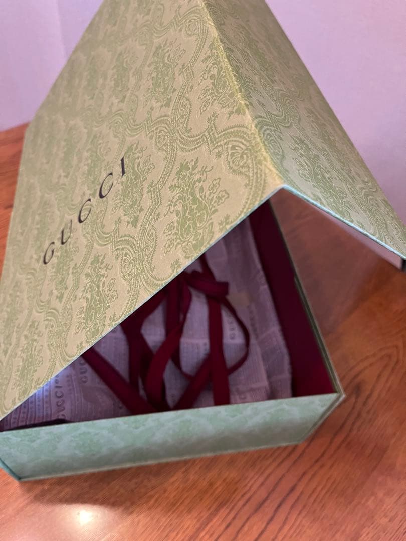 GUCCI GGスプリームキャンバスメッセンジャーバック16万→8万円大幅値下げ