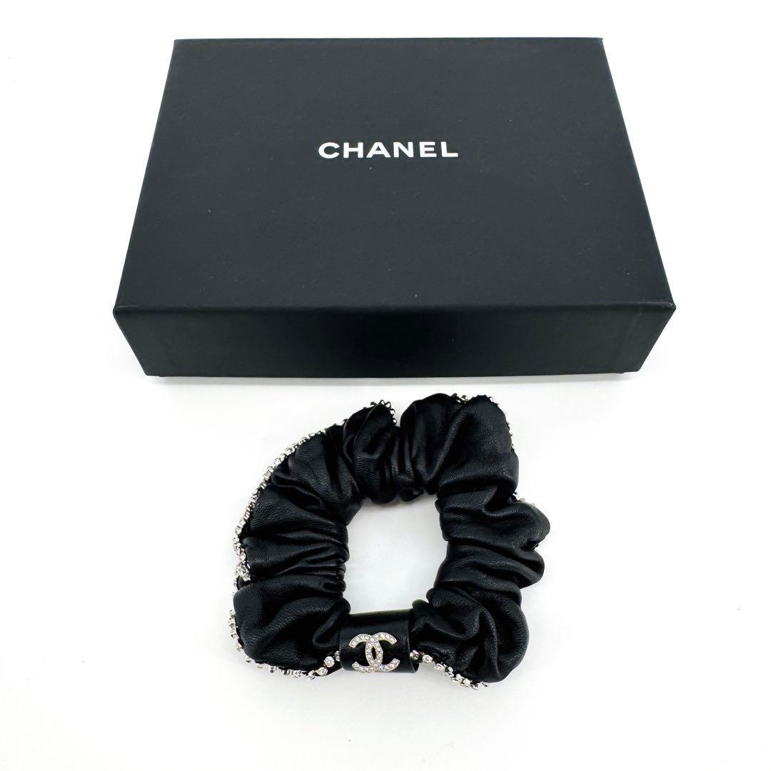 CHANEL シャネル ラムスキン ラインストーンシュシュ ヘアゴム