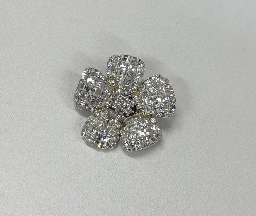 美品　FOXEY フォクシー　フラワーブローチ　クリアカラー　FLEUR