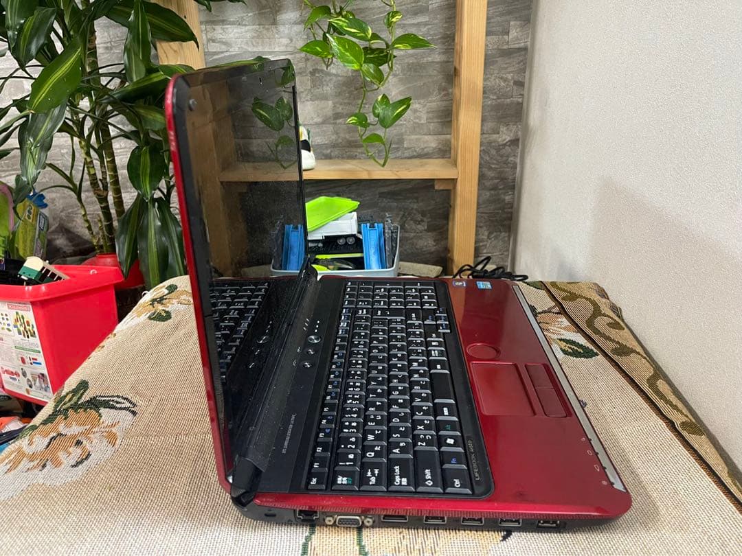 すぐ使える初心者向ノートパソコン　ネットも事務も　カメラ付き