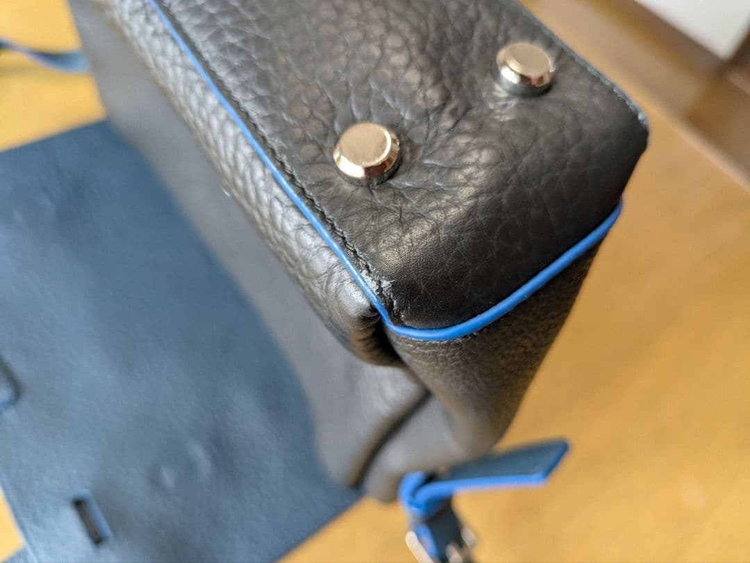 極美品✨FURLA ショルダーバッグ　クロスボディ　大容量　ブラック　レザー