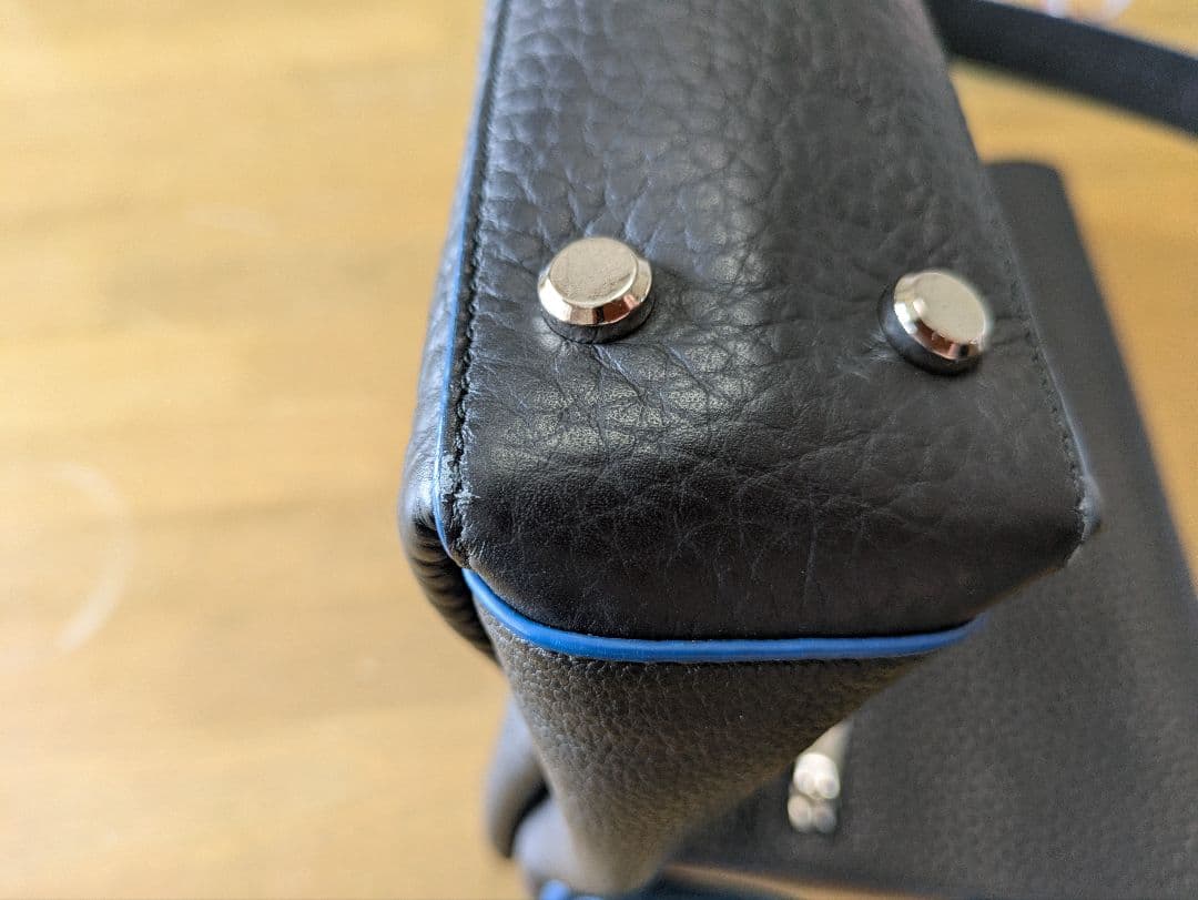 極美品✨FURLA ショルダーバッグ　クロスボディ　大容量　ブラック　レザー