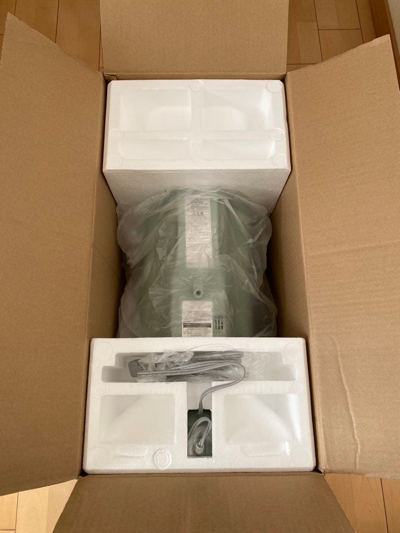 Aladdin（アラジン）遠⾚グラファイトヒーター（AEH-2G10BJ）