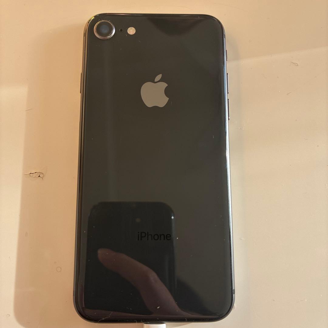 iPhone8 本体　64GB