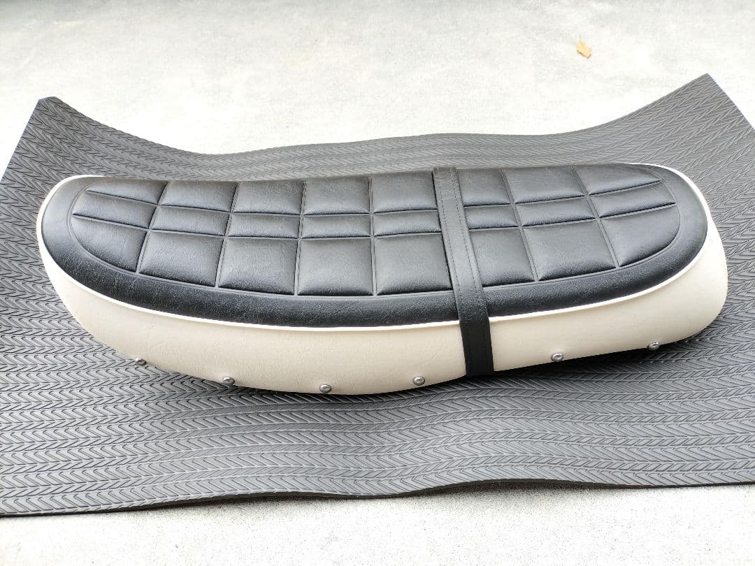 エストレヤ 純正オプション　レトロシート ブラック/ホワイト