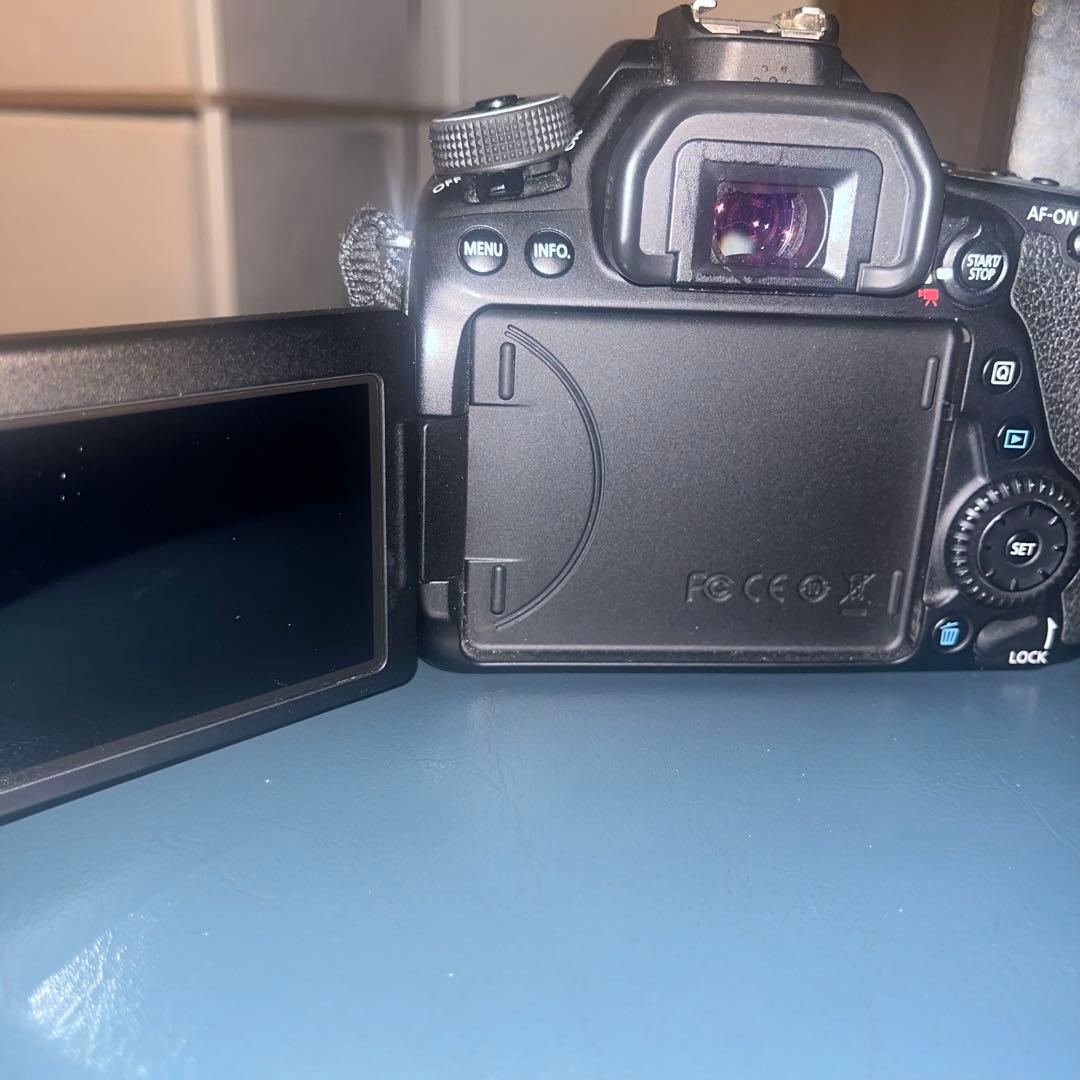 Canon EOS80D 一眼レフカメラレンズ・バッテリー・充電器付き
