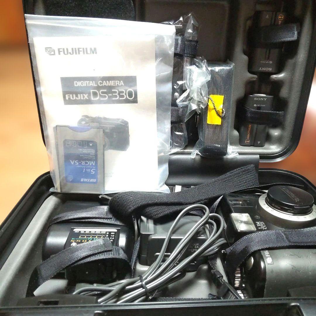 デジタルカメラ FUJIFIJM DS-330 Vintage Digital Camera