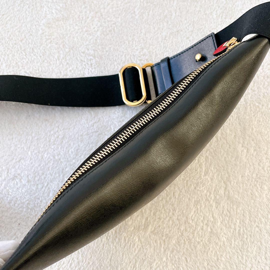 未使用級★Salvatore Ferragamo★ガンチーニ ボディバッグ 黒金