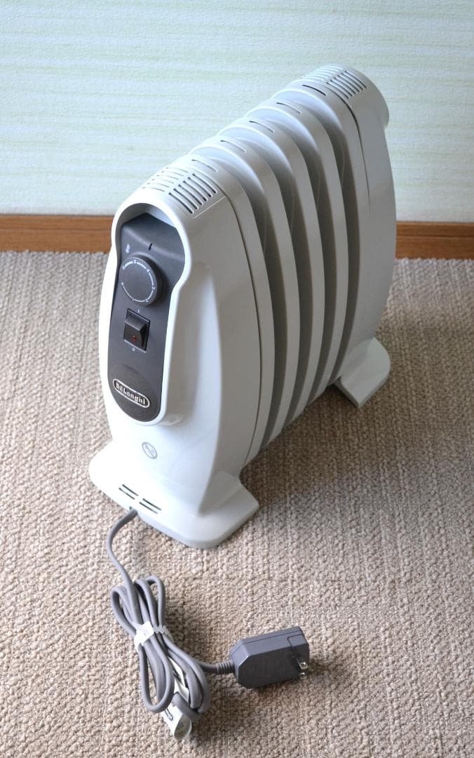 美品デロンギ　ミニオイルヒーター　RHJ01A0505-DW [1~3畳用]
