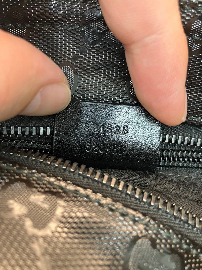 GUCCI ブラックナイロンショルダーバッグ　Y